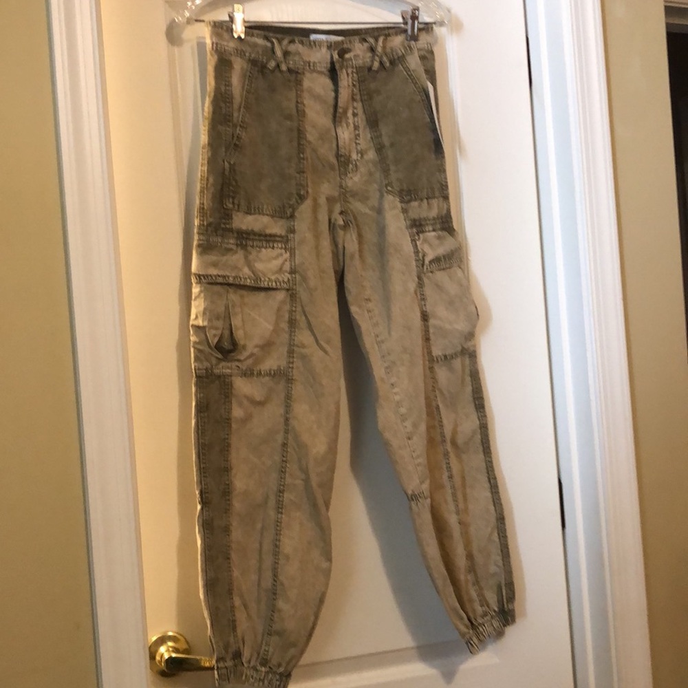 Lightweight Urban Outfitters Cargo Pants sz 0 NWT